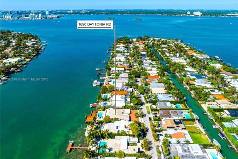 Villa ou maison à vendre à Miami Beach, Floride: 4 chambres, 400.87 m2 № 1715537 - photo 3