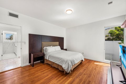 Villa ou maison à vendre à Miami Beach, Floride: 4 chambres, 400.87 m2 № 1715537 - photo 18