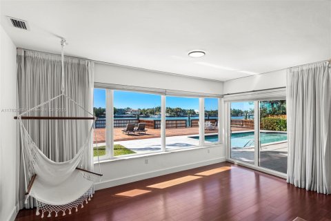 Villa ou maison à vendre à Miami Beach, Floride: 4 chambres, 400.87 m2 № 1715537 - photo 12