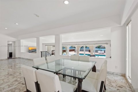 Villa ou maison à vendre à Miami Beach, Floride: 4 chambres, 400.87 m2 № 1715537 - photo 29
