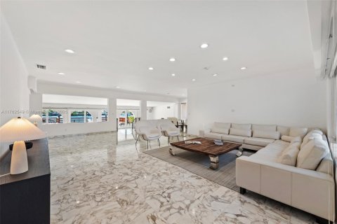 Villa ou maison à vendre à Miami Beach, Floride: 4 chambres, 400.87 m2 № 1715537 - photo 9