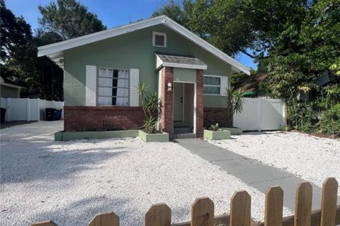 Propiedad comercial en venta en Clearwater, Florida, 13 dormitorios, 241.55 m2 № 1898756 - foto 1