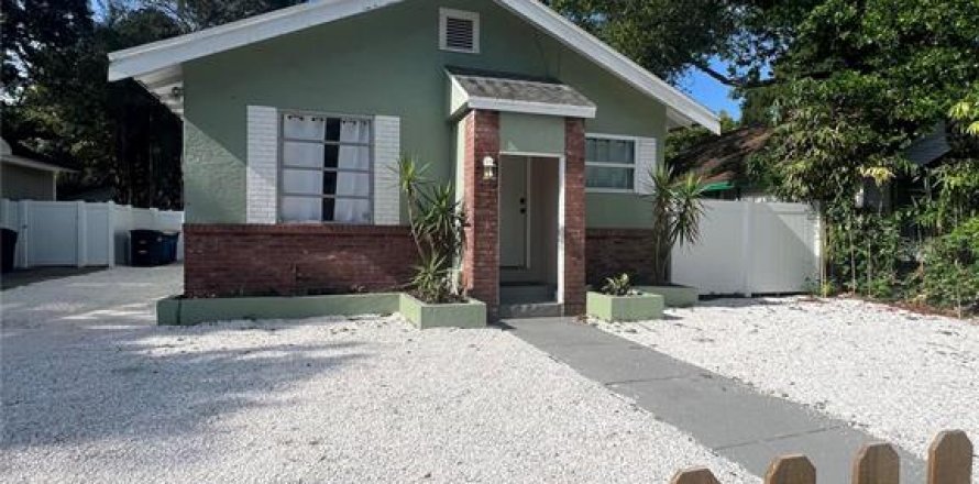 Propiedad comercial en Clearwater, Florida 13 dormitorios, 241.55 m2 № 1898756