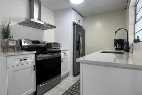 Propiedad comercial en venta en Clearwater, Florida, 13 dormitorios, 241.55 m2 № 1898756 - foto 5
