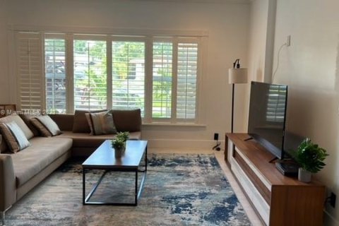 Casa en alquiler en Miami, Florida, 3 dormitorios, 202.81 m2 № 1862273 - foto 11