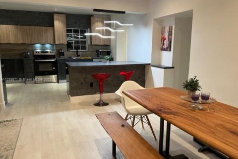 Casa en alquiler en Miami, Florida, 3 dormitorios, 202.81 m2 № 1862273 - foto 9