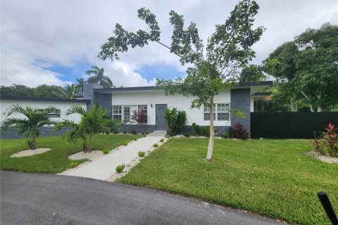 Casa en alquiler en Miami, Florida, 3 dormitorios, 202.81 m2 № 1862273 - foto 3