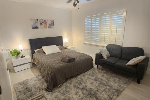 Casa en alquiler en Miami, Florida, 3 dormitorios, 202.81 m2 № 1862273 - foto 21