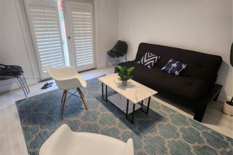 Casa en alquiler en Miami, Florida, 3 dormitorios, 202.81 m2 № 1862273 - foto 19