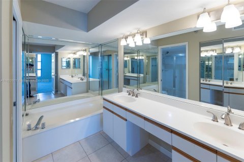 Купить кондоминиум в Авентура, Флорида 2 спальни, 109.72м2, № 1814144 - фото 17