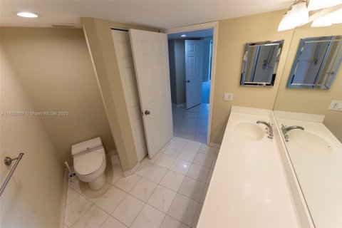 Купить кондоминиум в Авентура, Флорида 2 спальни, 109.72м2, № 1814144 - фото 15