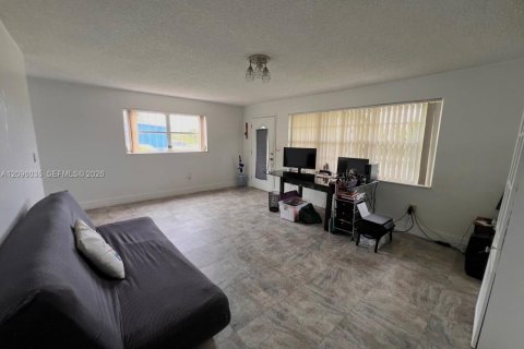 Villa ou maison à louer à Miami, Floride: 2 chambres, 85.28 m2 № 2390051 - photo 3