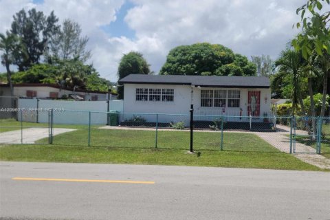 Villa ou maison à Miami, Floride 2 chambres, 85.28 m2 № 2390051
