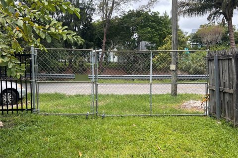 Villa ou maison à louer à Miami, Floride: 2 chambres, 85.28 m2 № 2390051 - photo 11