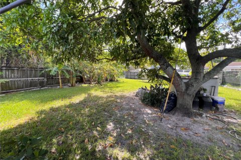 Villa ou maison à louer à Miami, Floride: 2 chambres, 85.28 m2 № 2390051 - photo 8