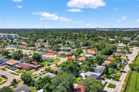 House in Miami, Florida 2 bedrooms, 108.32 sq.m. № 2276845 - photo 25