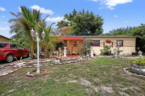 House in Miami, Florida 2 bedrooms, 108.32 sq.m. № 2276845