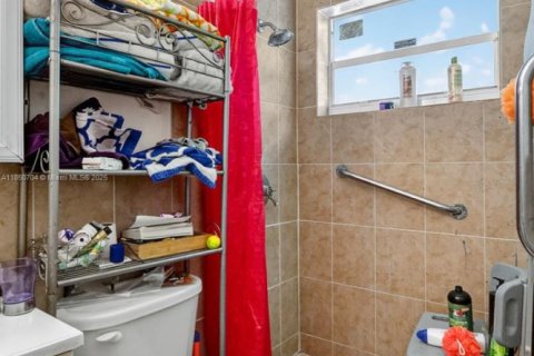 House in Miami, Florida 2 bedrooms, 108.32 sq.m. № 2276845 - photo 14