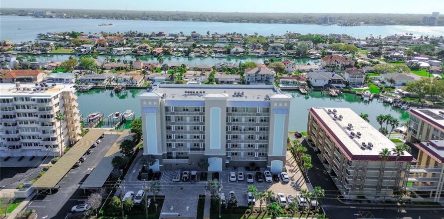 Condo à Clearwater, Floride, 3 chambres  № 2205881