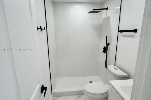 House in Hialeah, Florida 2 bedrooms, 138.61 sq.m. № 2060723 - photo 6