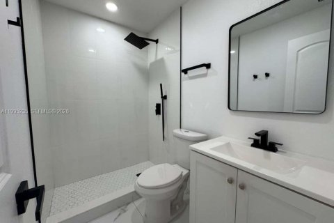 House in Hialeah, Florida 2 bedrooms, 138.61 sq.m. № 2060723 - photo 19