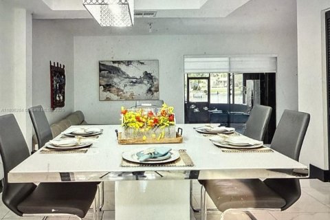 Touwnhouse à vendre à Pembroke Pines, Floride: 3 chambres, 136.75 m2 № 1741260 - photo 3