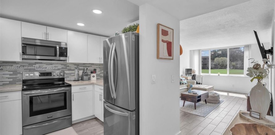 Кондоминиум с 1 спальней в Дейви, Флорида № 1958386