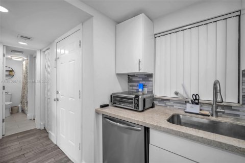 Снять в аренду кондоминиум в Дейви, Флорида 1 спальня, 60.76м2, № 1958386 - фото 4