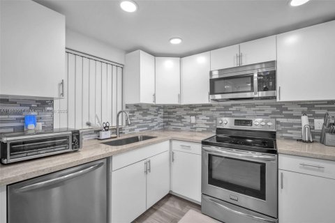 Снять в аренду кондоминиум в Дейви, Флорида 1 спальня, 60.76м2, № 1958386 - фото 2