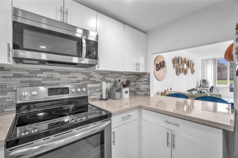 Снять в аренду кондоминиум в Дейви, Флорида 1 спальня, 60.76м2, № 1958386 - фото 3