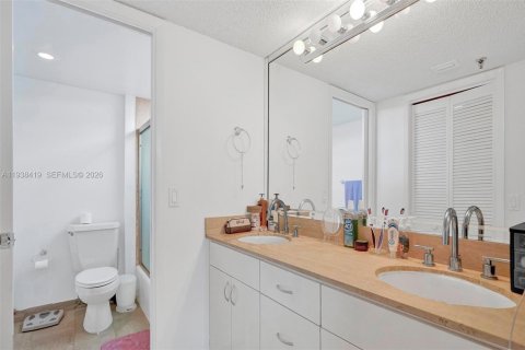 Copropriété à louer à Bay Harbor Islands, Floride: 2 chambres, 148.64 m2 № 1996425 - photo 15