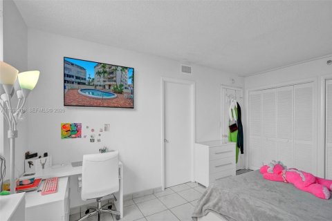 Copropriété à louer à Bay Harbor Islands, Floride: 2 chambres, 148.64 m2 № 1996425 - photo 12