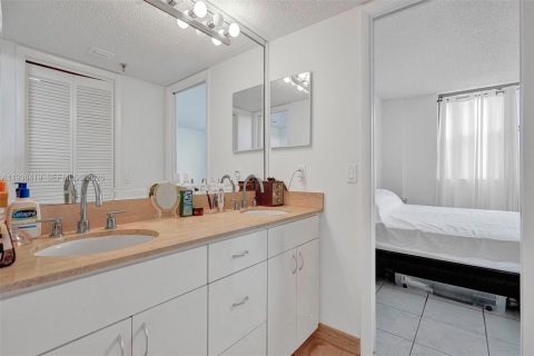 Copropriété à louer à Bay Harbor Islands, Floride: 2 chambres, 148.64 m2 № 1996425 - photo 16