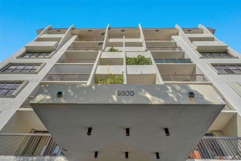 Copropriété à louer à Bay Harbor Islands, Floride: 2 chambres, 148.64 m2 № 1996425 - photo 26