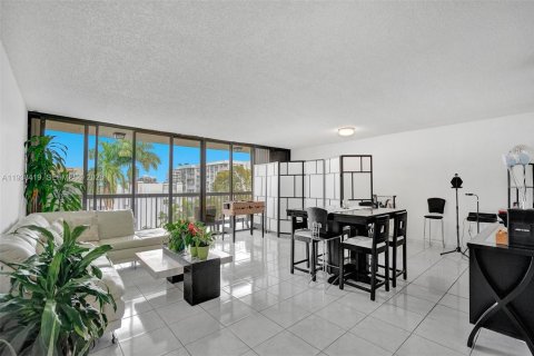 Condo à Bay Harbor Islands, Floride, 2 chambres  № 1996425
