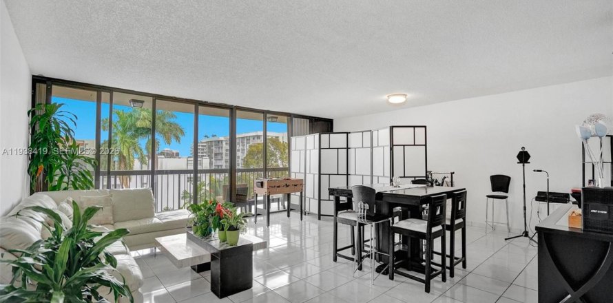 Condo à Bay Harbor Islands, Floride, 2 chambres  № 1996425