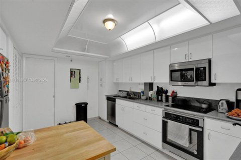 Copropriété à louer à Bay Harbor Islands, Floride: 2 chambres, 148.64 m2 № 1996425 - photo 6