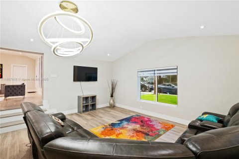 House in Miami Shores, Florida 4 bedrooms, 234.21 sq.m. № 1887205 - photo 15