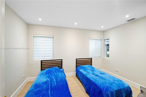 House in Miami Shores, Florida 4 bedrooms, 234.21 sq.m. № 1887205 - photo 21