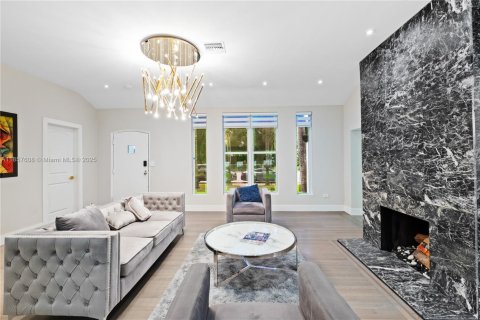 House in Miami Shores, Florida 4 bedrooms, 234.21 sq.m. № 1887205 - photo 9