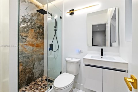 House in Miami Shores, Florida 4 bedrooms, 234.21 sq.m. № 1887205 - photo 25
