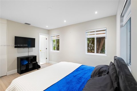 House in Miami Shores, Florida 4 bedrooms, 234.21 sq.m. № 1887205 - photo 24
