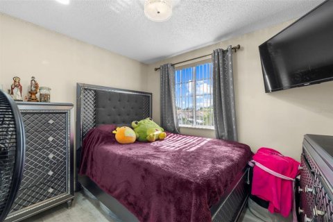 House in Miami, Florida 3 bedrooms, 157.93 sq.m. № 2219561 - photo 26
