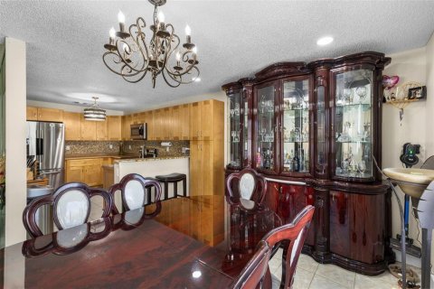 House in Miami, Florida 3 bedrooms, 157.93 sq.m. № 2219561 - photo 16