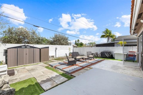 House in Miami, Florida 3 bedrooms, 157.93 sq.m. № 2219561 - photo 28