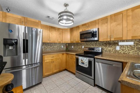 House in Miami, Florida 3 bedrooms, 157.93 sq.m. № 2219561 - photo 18