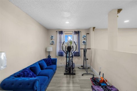 House in Miami, Florida 3 bedrooms, 157.93 sq.m. № 2219561 - photo 21