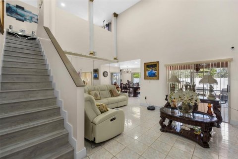 House in Miami, Florida 3 bedrooms, 157.93 sq.m. № 2219561 - photo 11