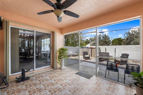 House in Miami, Florida 3 bedrooms, 157.93 sq.m. № 2219561 - photo 27