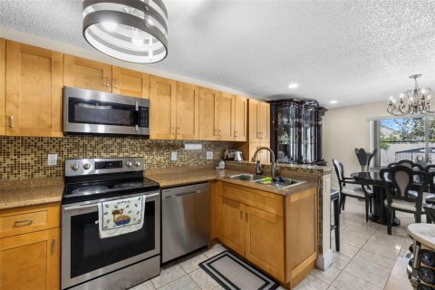 House in Miami, Florida 3 bedrooms, 157.93 sq.m. № 2219561 - photo 19